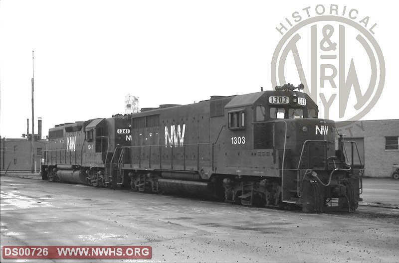 N&W EMD GP35 No. 1303 and GP40 No. 1341 at Front Royal VA 1303 + 1341