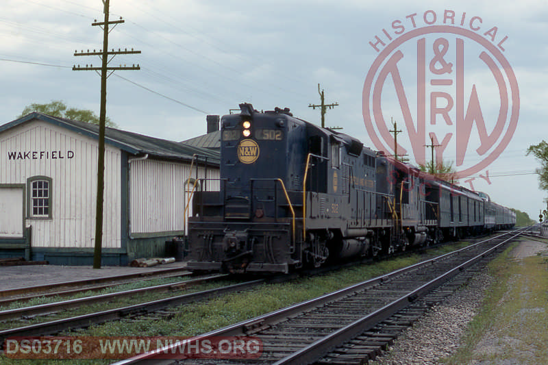 Norfolk and Western GP9 502, GP9 on tr.3, POCAHONTAS - Wakefield, VA