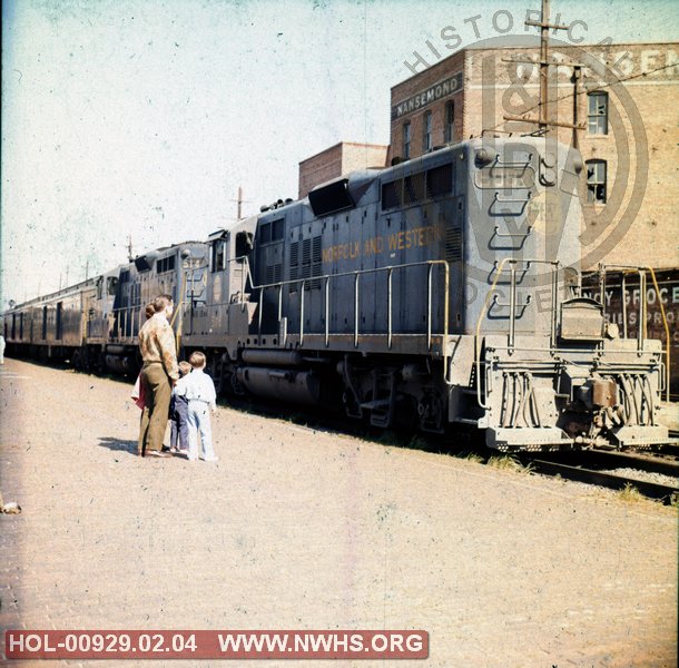 N&W GP9 508 & 514 on passenger train