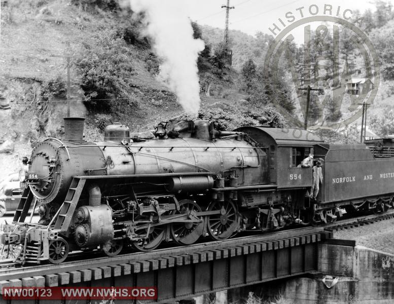 Class E2a 554 Left side view "action" B&W @ Anawalt, WV