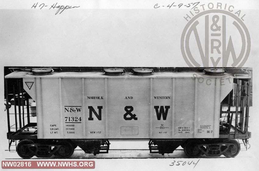 HC7 Covered Hopper #71324, Side  View, B&W