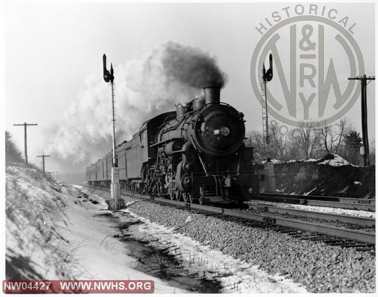 Class E2a #558 (w/ACL Train #27),Right 7/8 View,B&W,Richmond,VA (book)