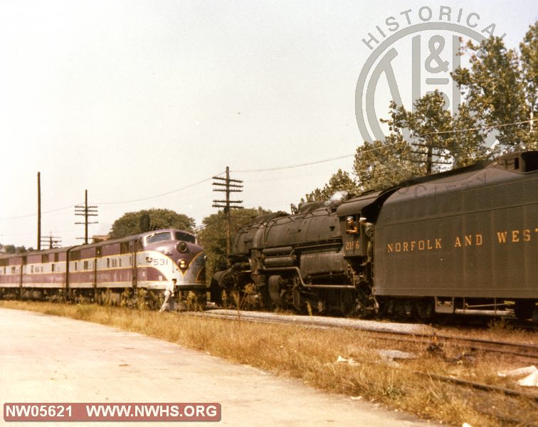 ACL E7A #531 (N&W #531) meets Class Y6a 2156, location/date unknown