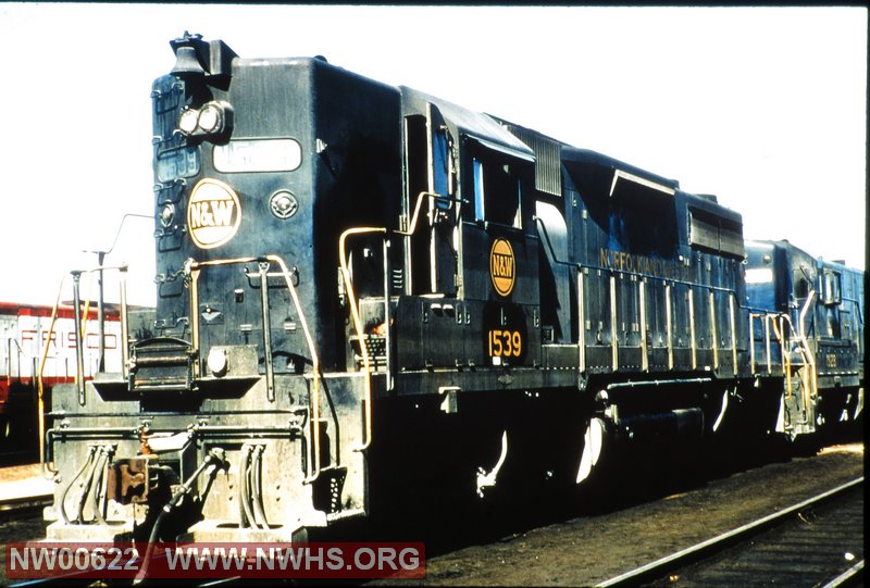 SD-35 #1539, Left 7/8    (Pelvar Paint/Stencil Scheme)