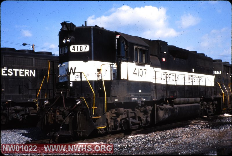 N&W GP38AC #4107 (skunk) @ Norfolk, Va. L front 3/4 view