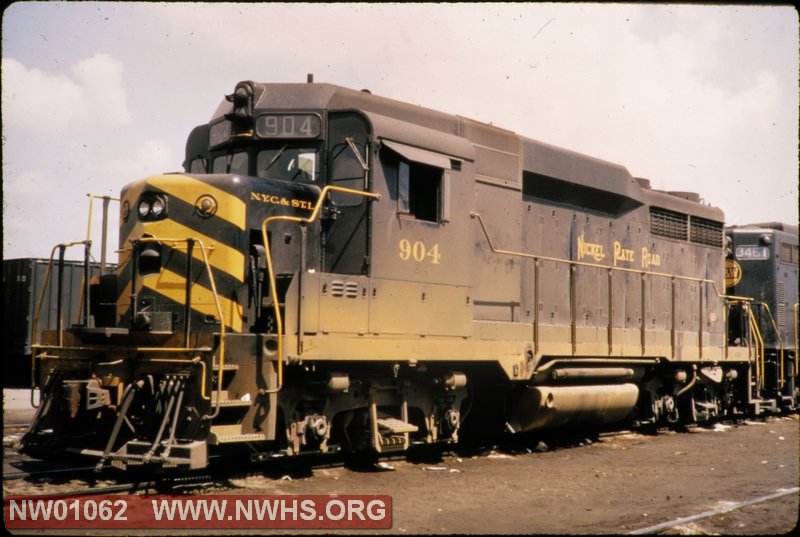 NKP EMD GP9 #484 R side w/ steam generators