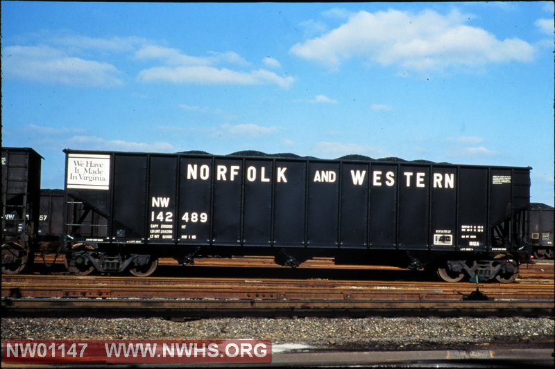 NW H-12a Hopper #142489 side view @ Norfolk, VA.