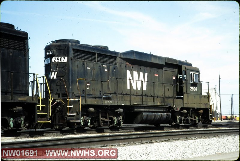 NW #2907,  EMD GP30, ex NKP #907, R rear 3/4 view @ Bellevue, OH