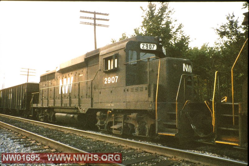 NW #2907,  EMD GP30, ex NKP #907, R front 3/4 view @ Spencer, OH