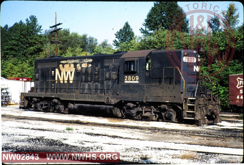 GP9 #2809 (Fmr NKP 812) Left 3/4 View Color @ Akron, OH - F6 Scheme