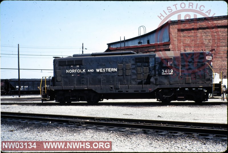 NW GP9 #3489 Right Side View at Norfolk, VA.