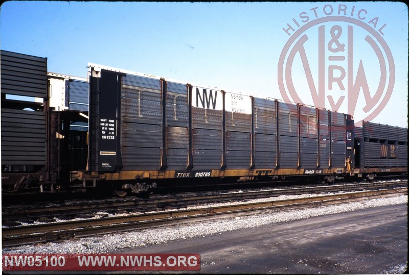 N&W Autorack on TTBX 930975 Flat Car