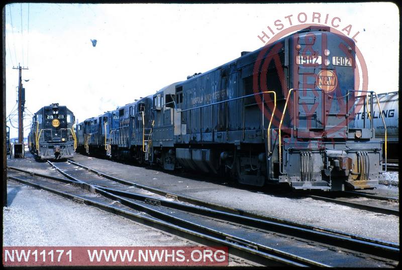 N&W GE U28B #1902 and N&W EMD GP35 #219