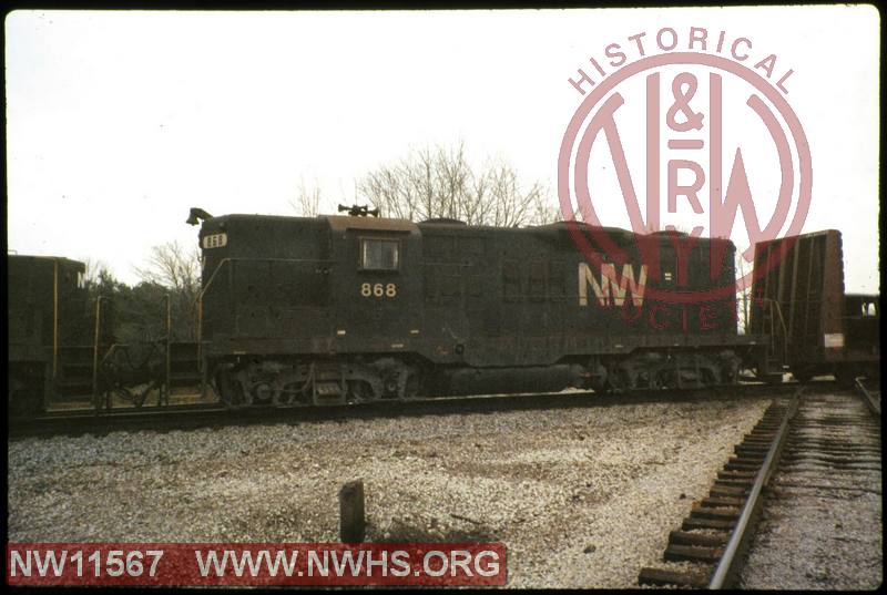 N&W EMD GP9 #868 at Spencer, OH