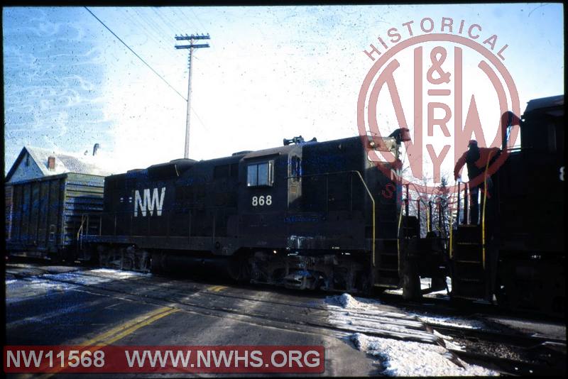 N&W EMD GP9 #868 at Spencer, OH