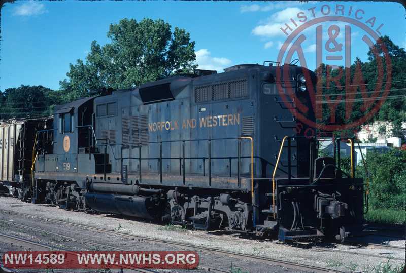 NW GP9 #519 at Quincy, IL