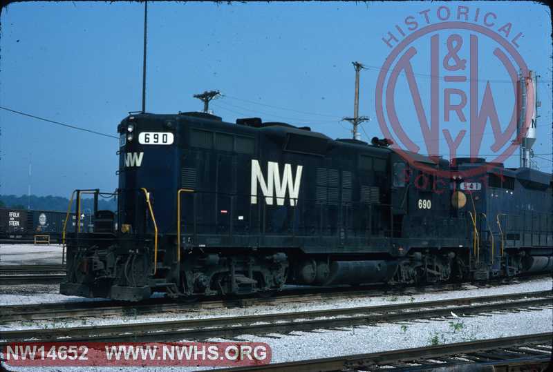 NW GP9 #690 at St. Louis MO