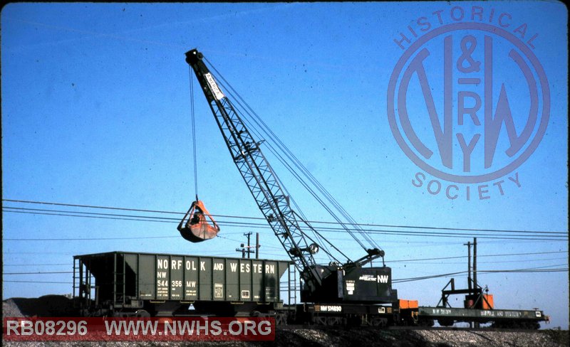 N&W Locomotive Crane, 30 Tons #514890 at Bellevue, OH