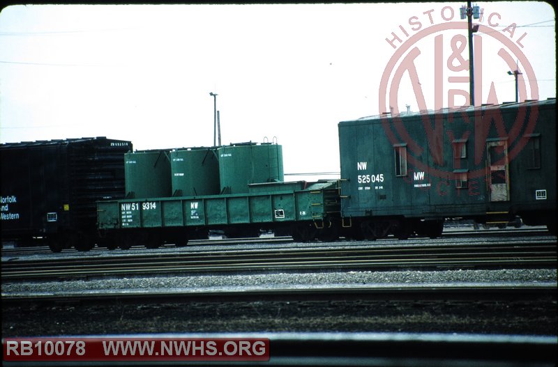 N&W Class G1 Gondola, W/ Water Tanks #519314 at Bellevue, OH