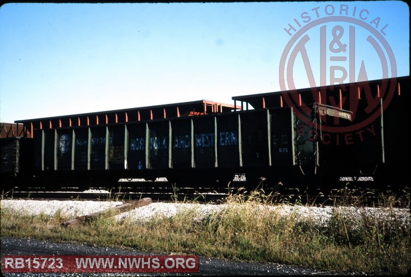 N&W Class G26 Gondola, Crossties Loading #590747 at Maumee, OH