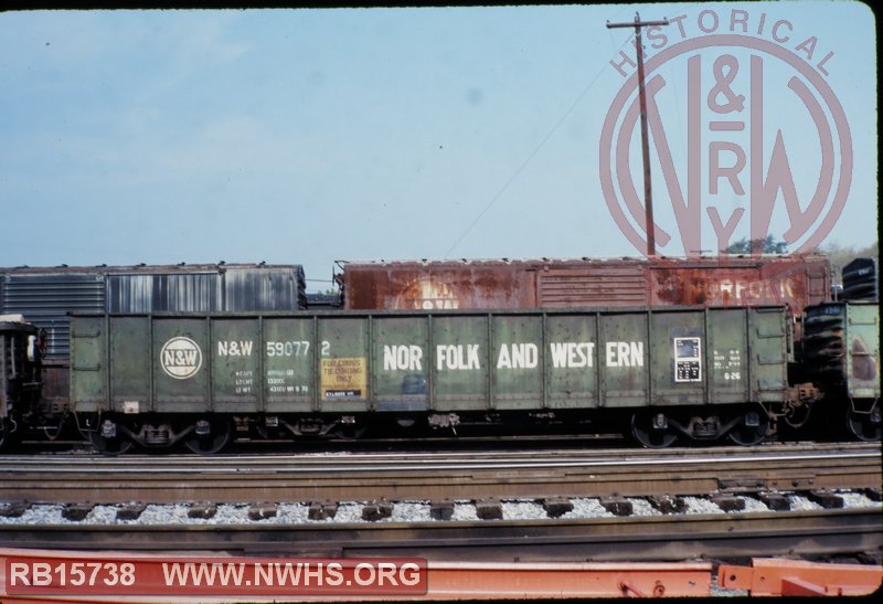 N&W Class G26 Gondola, Crossties Loading #590772 at Roanoke, VA