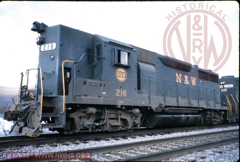 N&W EMD GP35 #216