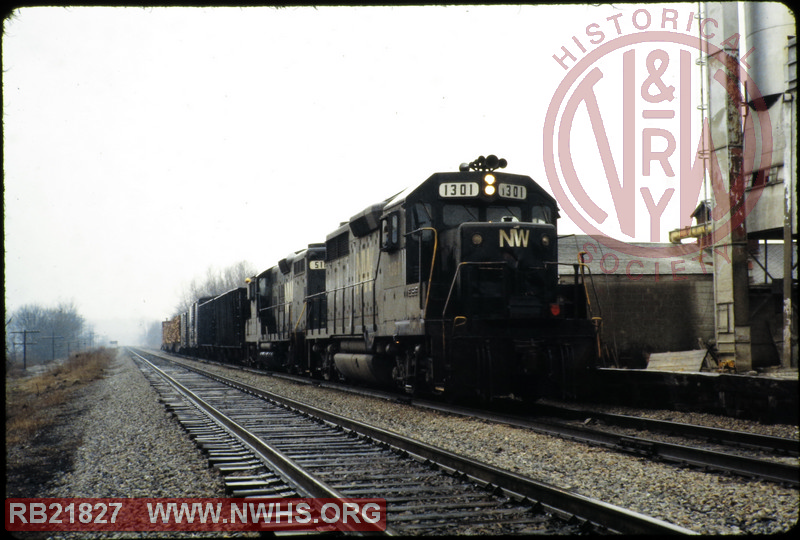 N&W EMD GP35 #1301 at Altavista, VA