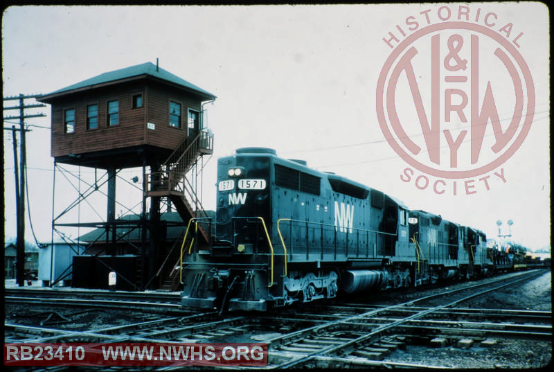 N&W EMD SD35 #1571 at Marion, OH