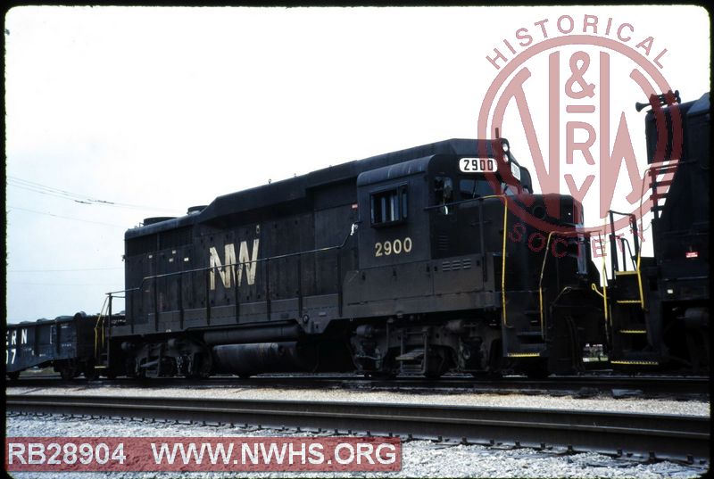 N&W EMD GP30 #2900 at Bellevue, OH