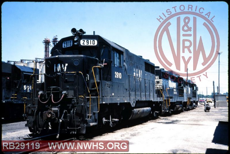 N&W EMD GP35 #2910 at New Haven, IN