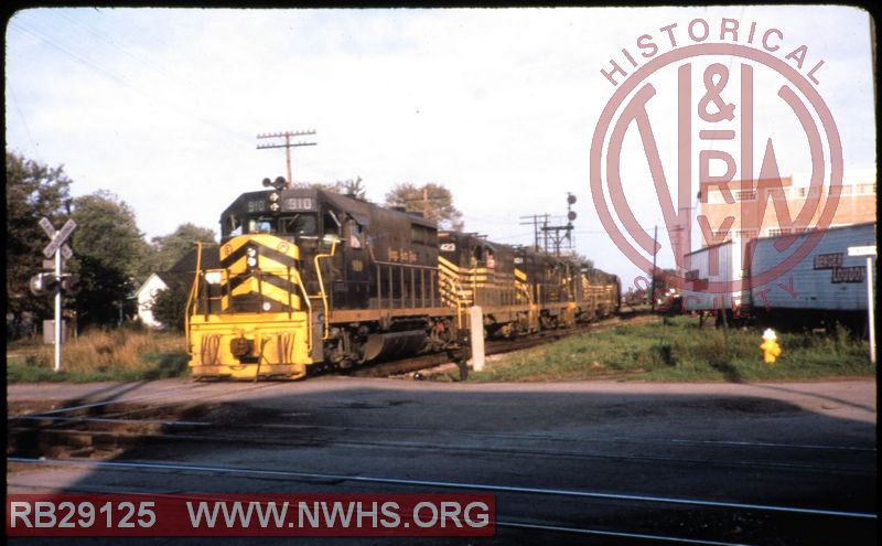 NKP EMD GP35 #910 at Bellevue, OH.