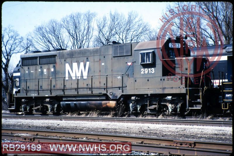 N&W EMD GP35 #2913 at Bellevue, OH