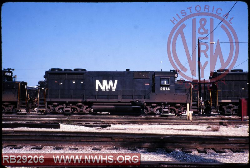 N&W EMD GP35 #2914 at Bellevue, OH