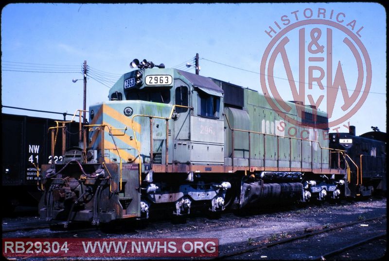 N&W EMD SD39 #2963 at Norfolk, VA