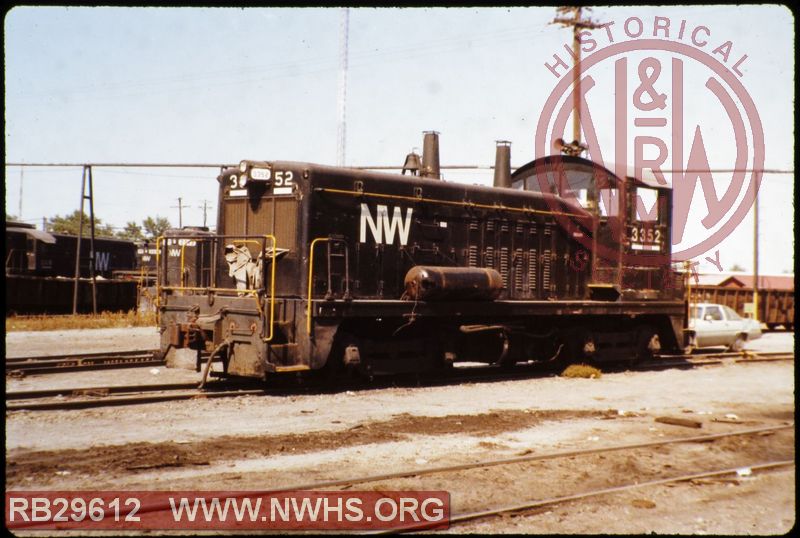 N&W EMD NW2 #3352 at Decatur, IL