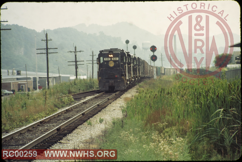 N&W EMD GP30 #532 north of Marion, VA