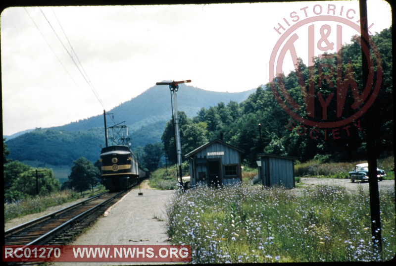 VGN  EL-2B westbound at Ellett station